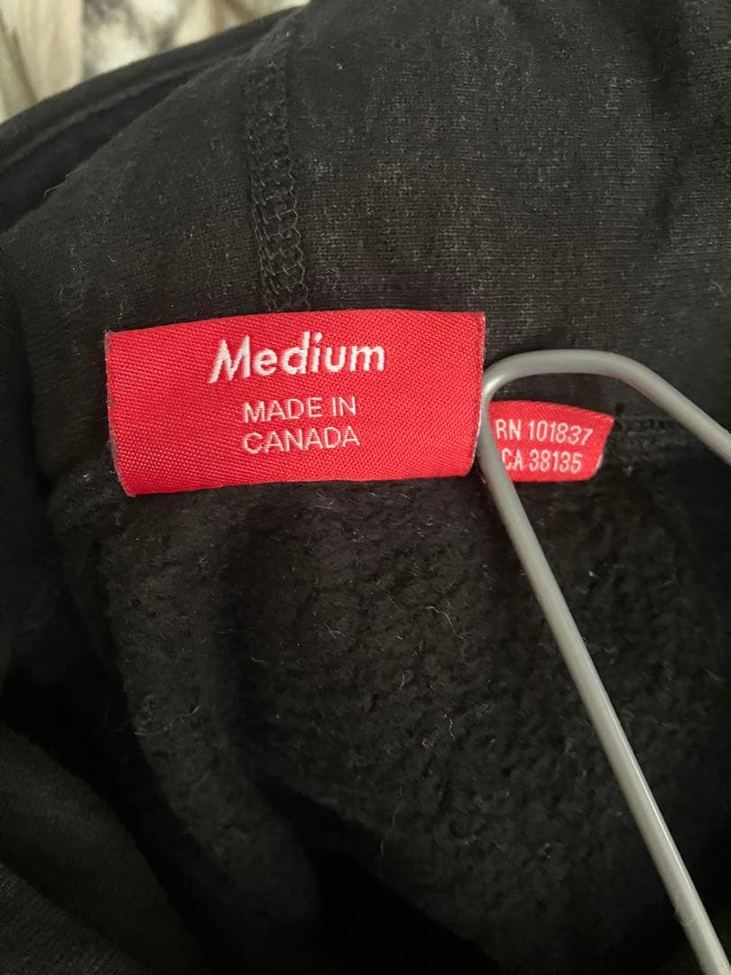 《美品》シュプリーム　SUPREME ボックスロゴパーカー21FW ブラック　M