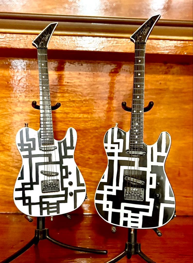 布袋寅泰 エレキギター フィギュア2本セット 2026年最新】布袋寅泰 フィギュア ギターの人気アイテム - メルカリ