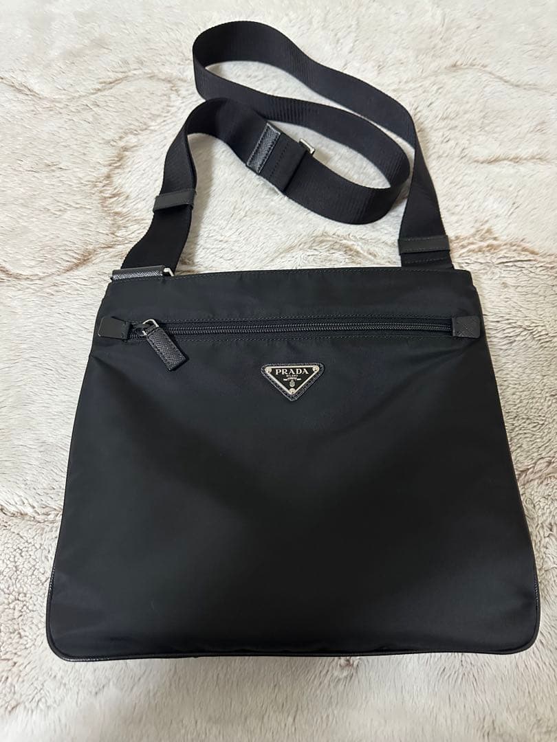 PRADAメッセンジャーバッグ