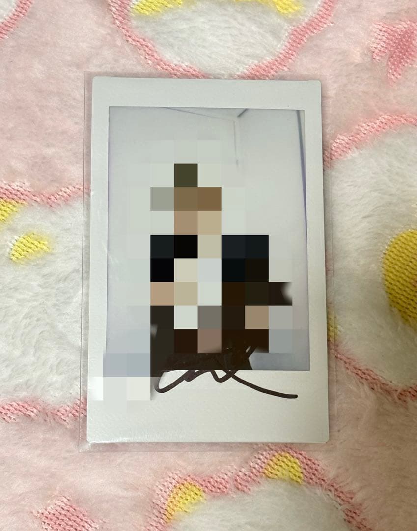 XLOV I ONE ウムティ サイン入りポラロイド - メルカリ