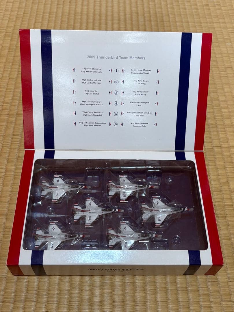 2009年 サンダーバーズ F-16 6機セット　1:200スケール F-16 “サンダーバーズ” | 株式会社 ハセガワ