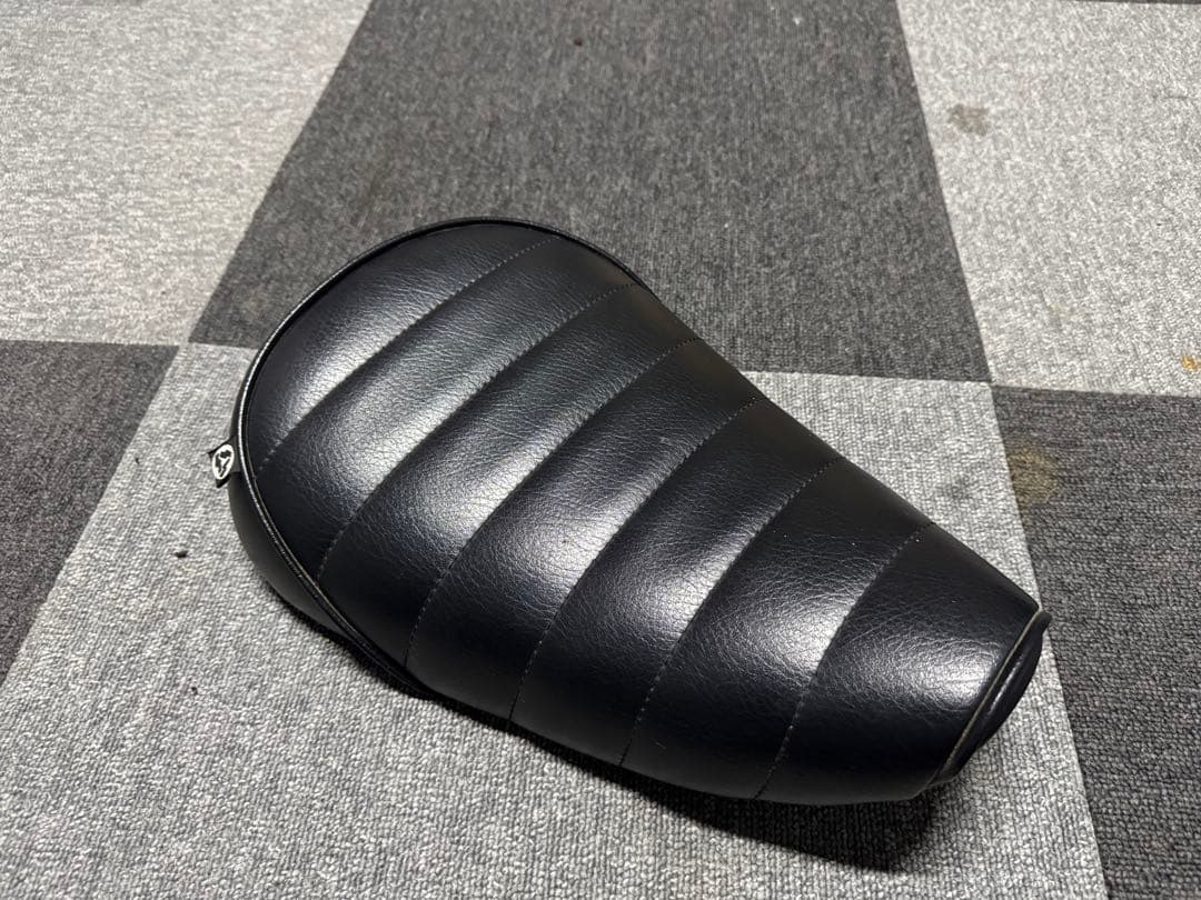 XLH883ブラックシート ストライプデザイン