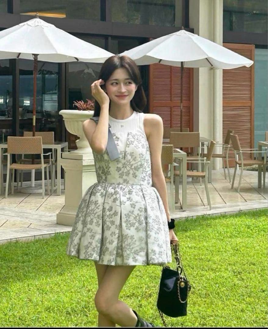 【美品】　Bibiy.（ビビィ）　QUINN EMBROIDERY TOP Bibiy.|OFFICIAL ONLINE STORE