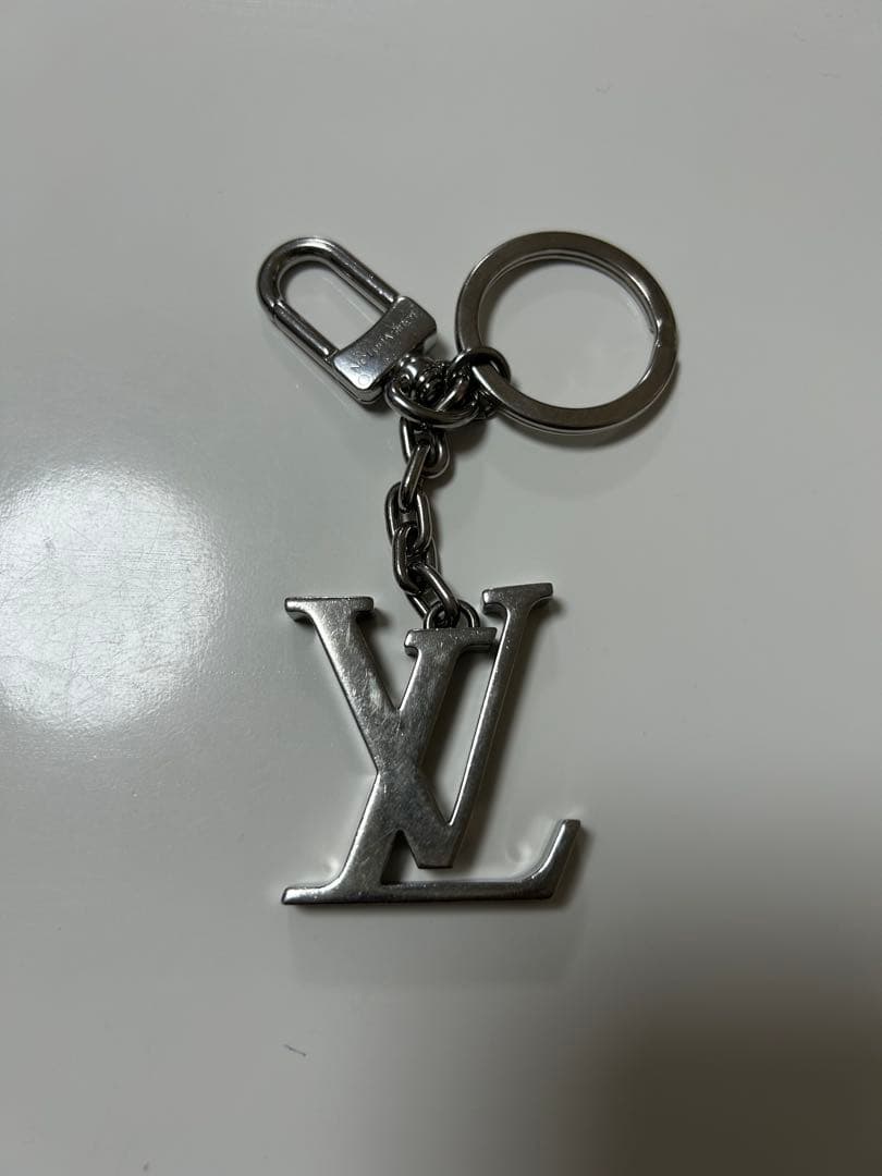 Louis Vuitton キーホルダー LVイニシャルチャーム 正規紙袋無料】ルイヴィトン キーホルダー キーリング レディース