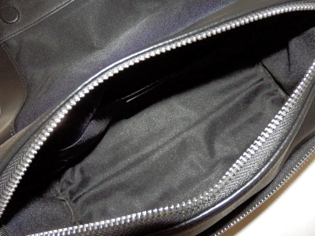 MH393 BEARDSLEY 2way レザーボディバッグ ブラック