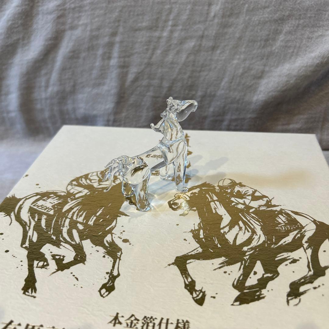 非売品】 JRA懸賞有馬記念本金箔ガラスプレート ガラス製の馬の置物