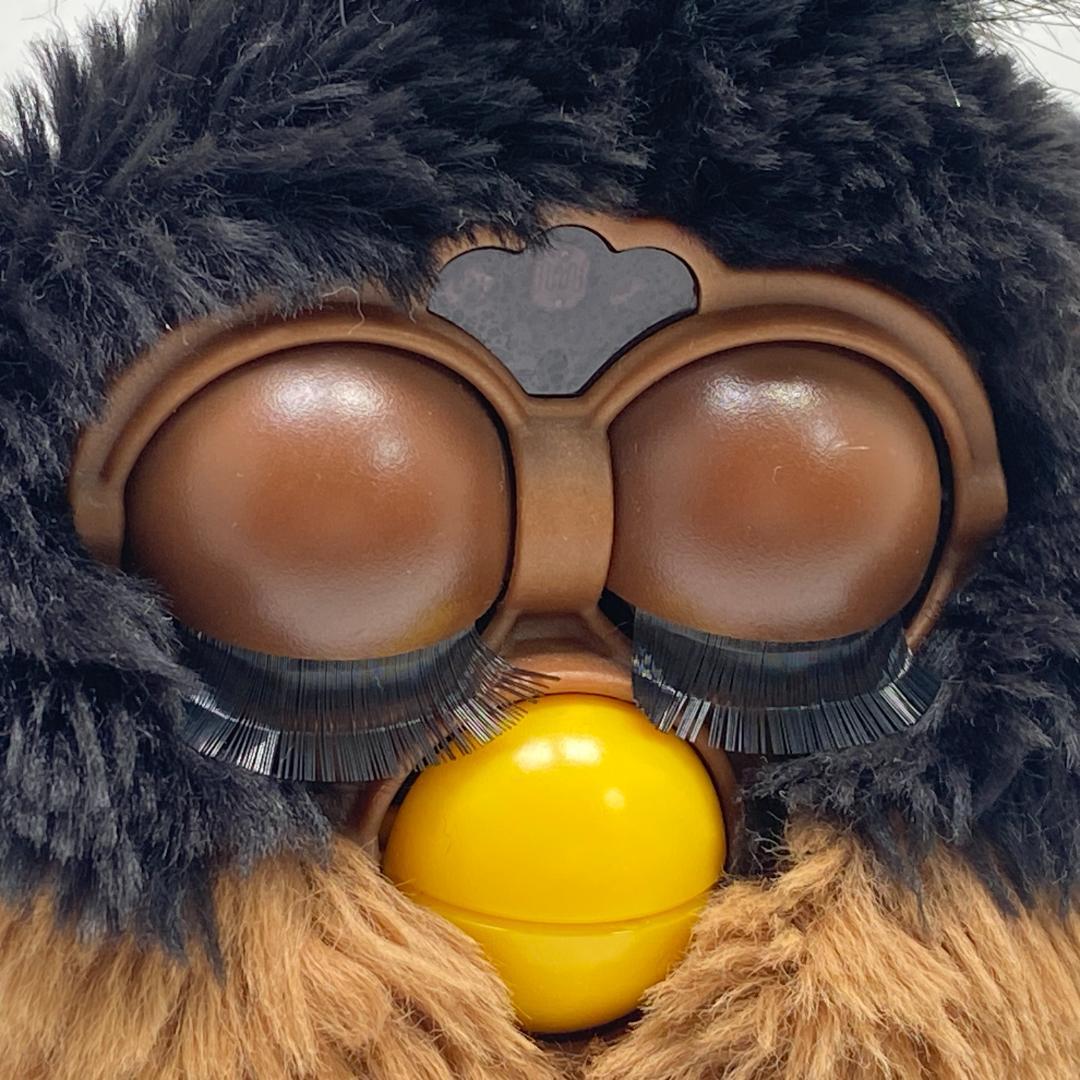 初代 ファービー 英語版 黒 × 茶 - メルカリ