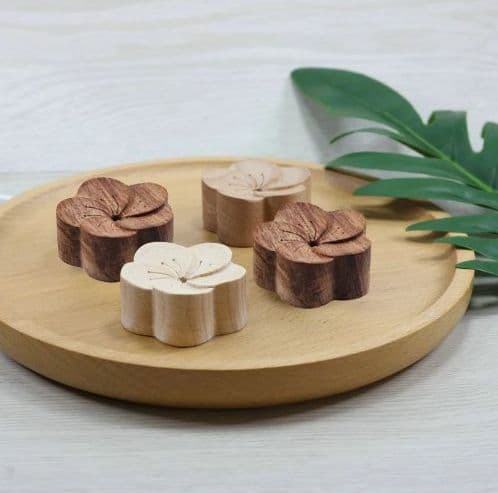 あると便利なキャンプグッズ 虫除け  携帯 アロマデュフューザー