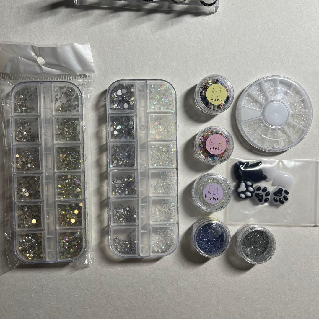 ネイルアートセット 多彩なカラーと用具 初心者