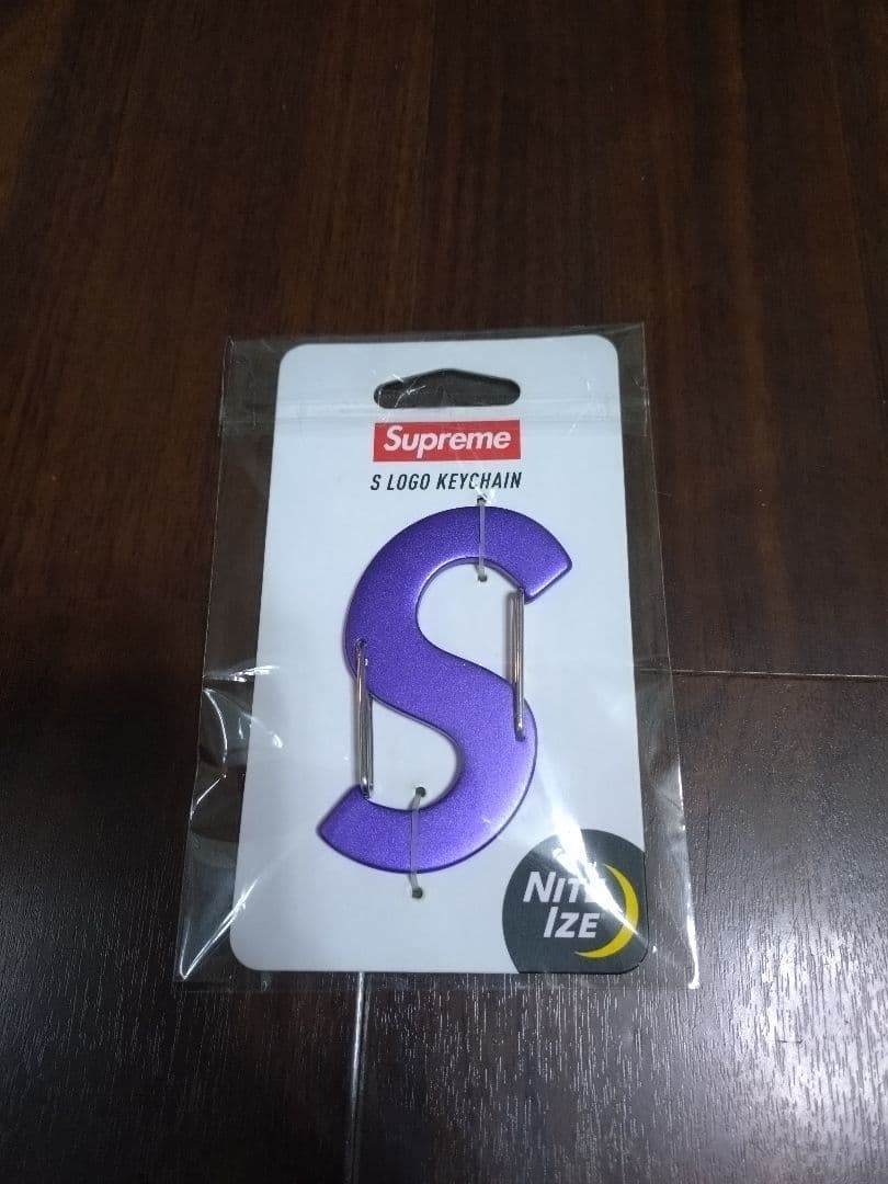【BTS】Supreme S Logo Keychain