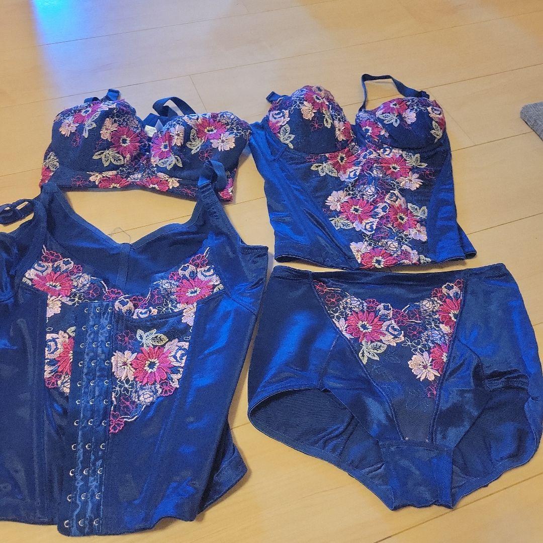 限定色　MARUKO　補正下着