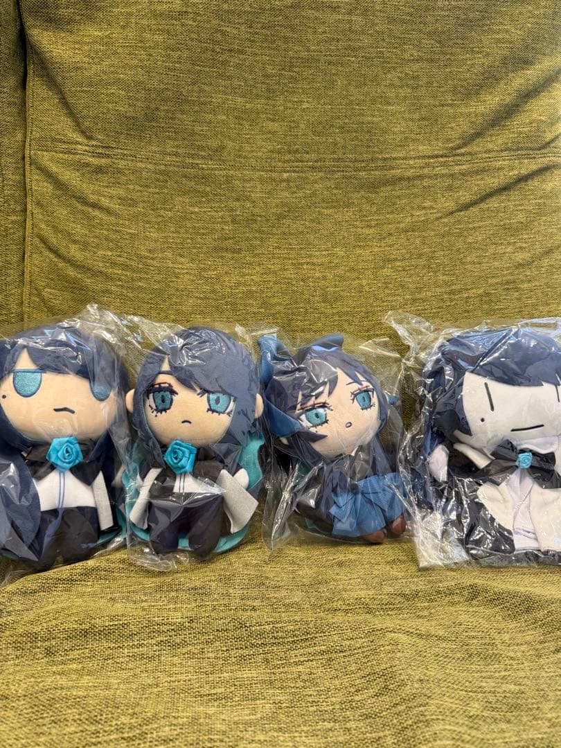 Ado ぬいぐるみセット Adoとauスマートパスプレミアムによるコラボぬいぐるみ取扱中！|グッズ