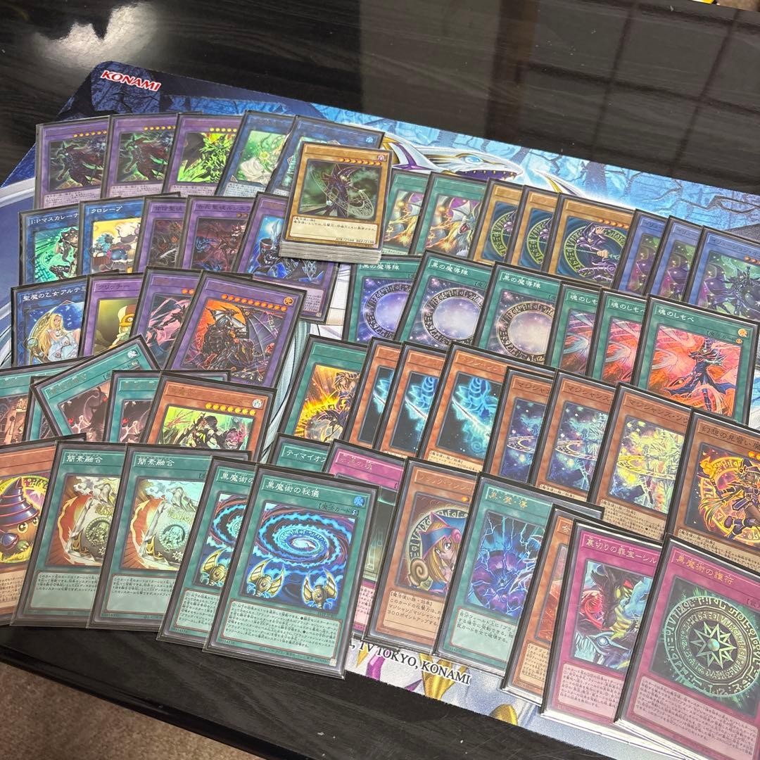 遊戯王　ブラックマジシャン　デッキ　スリーブ付き 遊戯王【ブラックマジシャン】デッキ ブラック・マジシャン・ガール