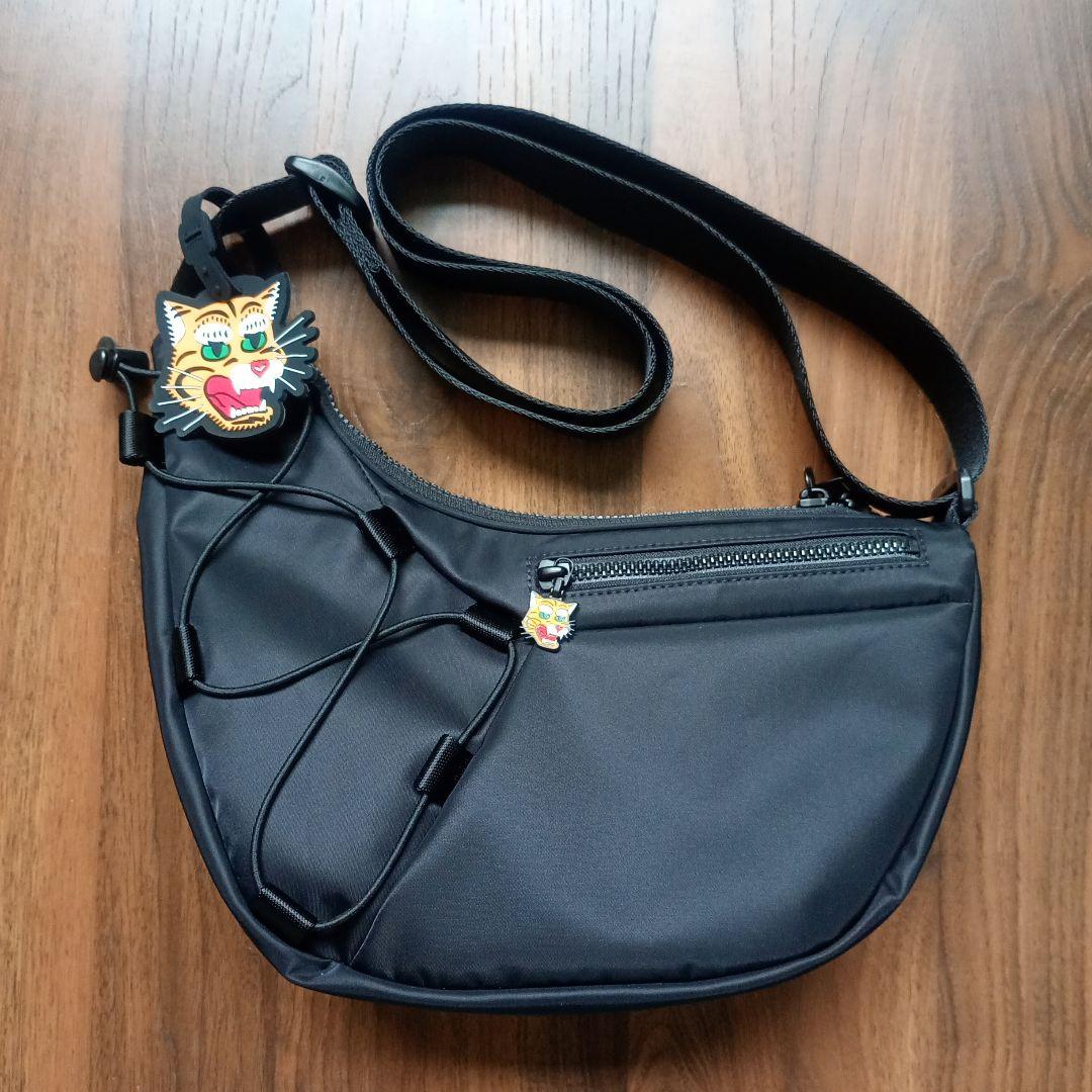 オニツカタイガー　ショルダーバッグ メッセンジャーバッグ