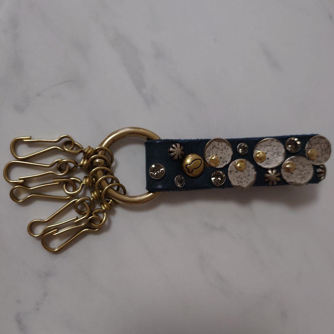 campomaggi ネイビー レザー キーホルダー スタッズ付き