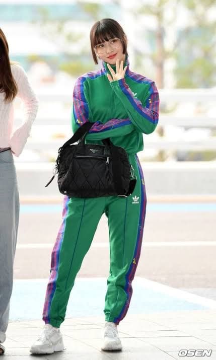 twice モモ 着用 adidas ジャージ パンツ - メルカリ