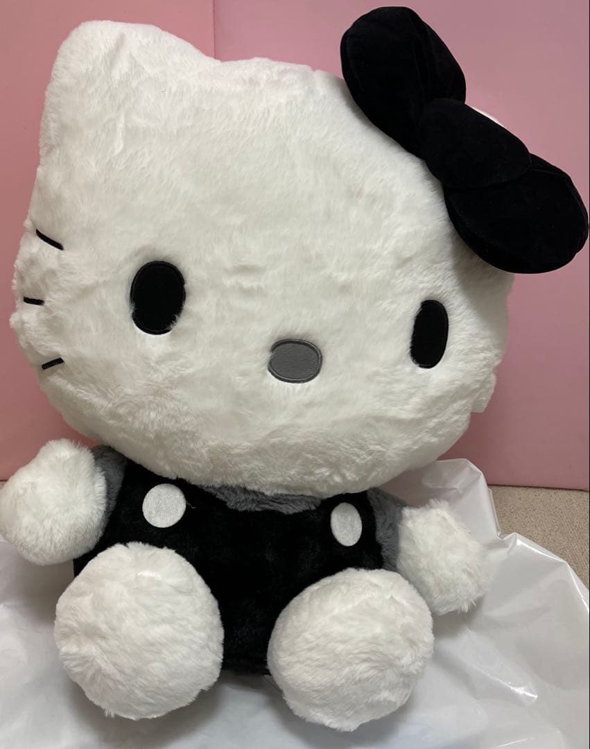 ハローキティぬいぐるみ モノクロドールGJ BIGサイズ - メルカリ