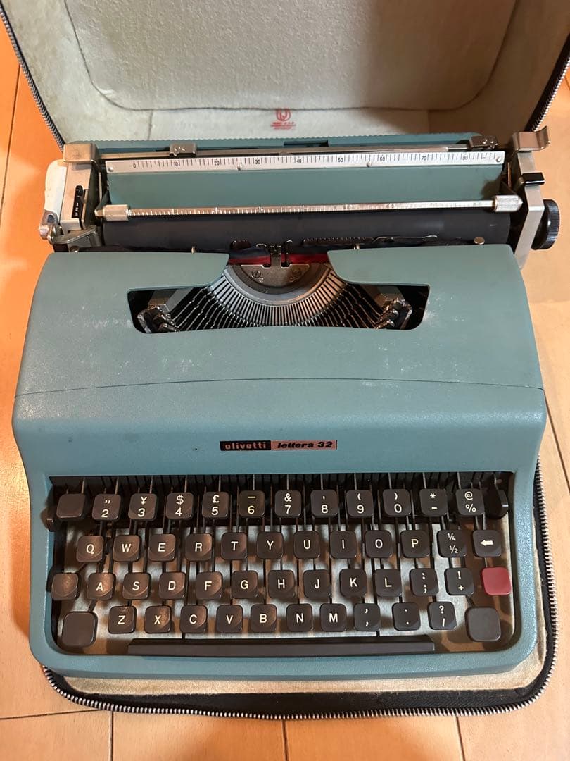 OLIVETTI Lettera 32 オリベッティ タイプライター - メルカリ