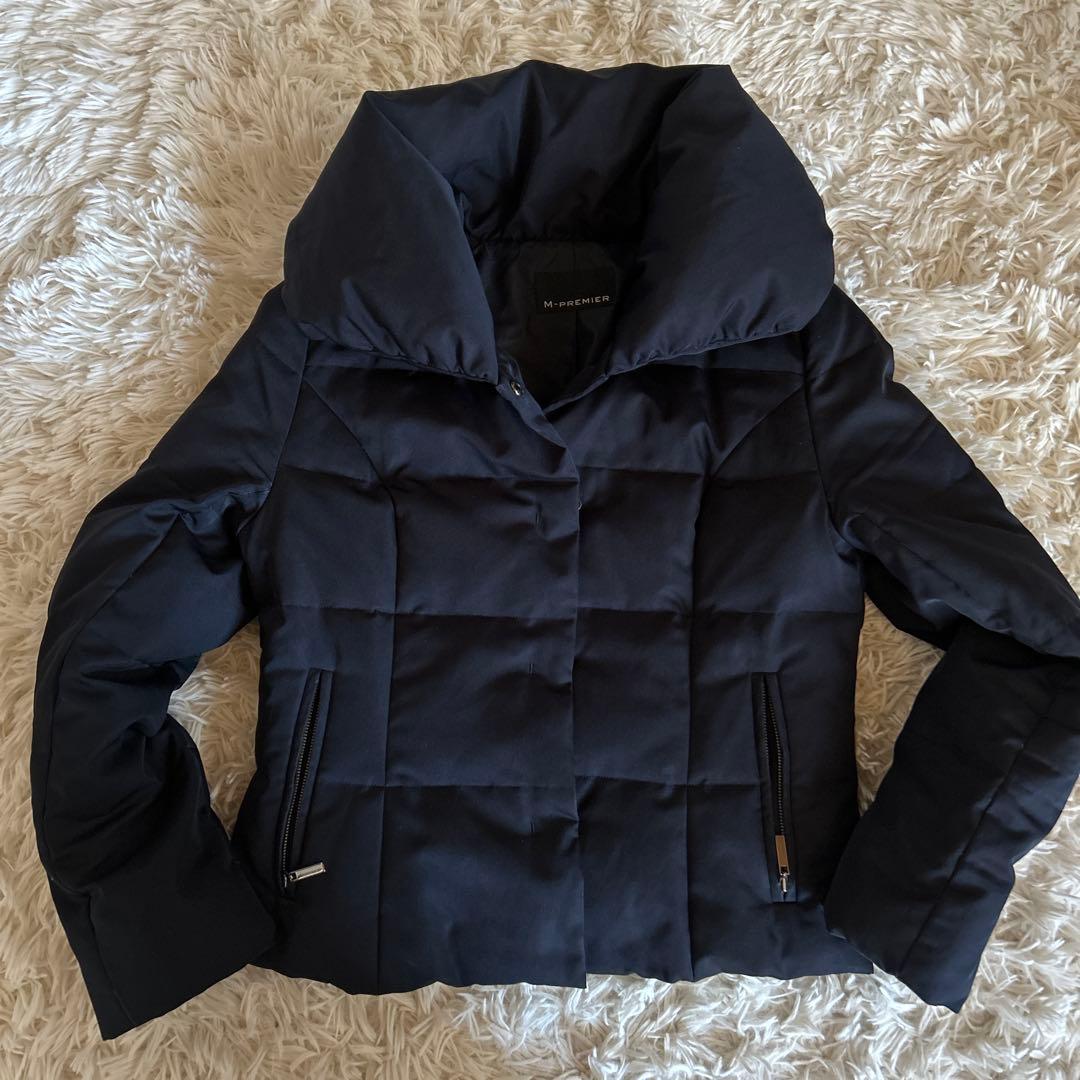 【美品】M-PREMIER ダウンジャケット ネイビー レディース　36サイズ 美品】M-premier BLACK ビッグカラーショートダウンコート 紺色