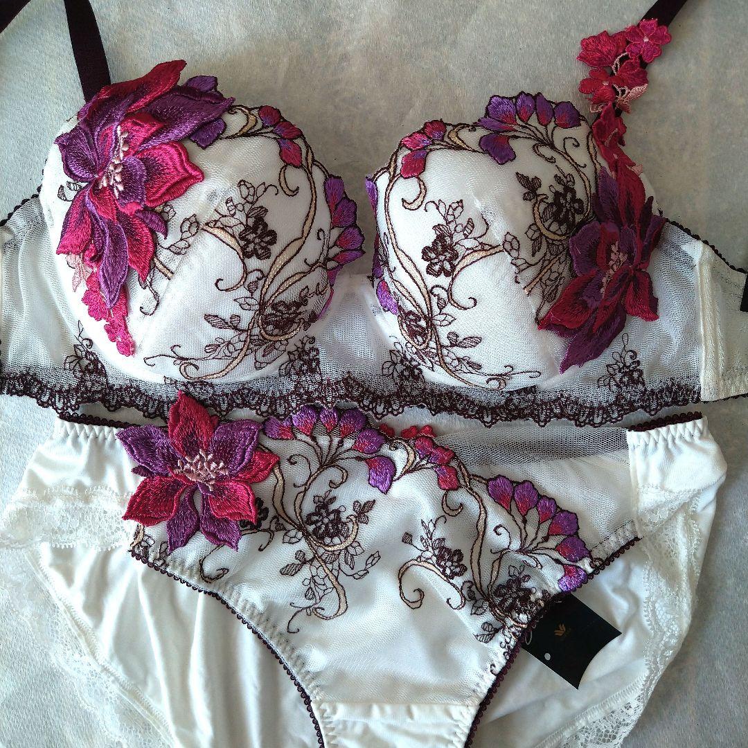 【本日限定お値下げ】匿名配送【新品タグ付き】サルート73 ブラ＆ショーツ