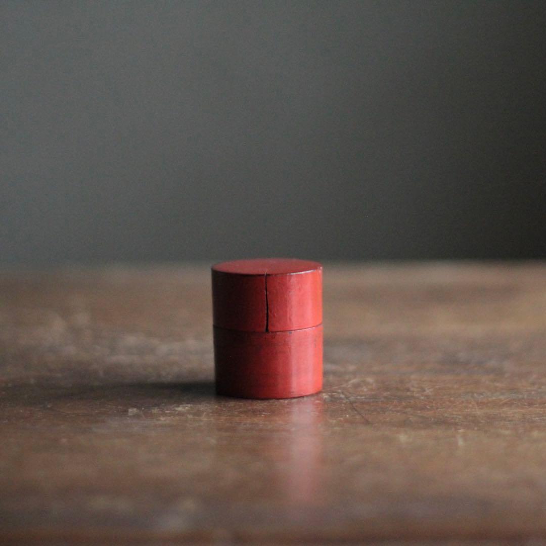 朱塗り 薬入れ 筒容器 漆器 古美術 古道具 アンティーク 漆器 蓋椀 朱塗り 沈金入り 大正昭和初期 直径11.5cm