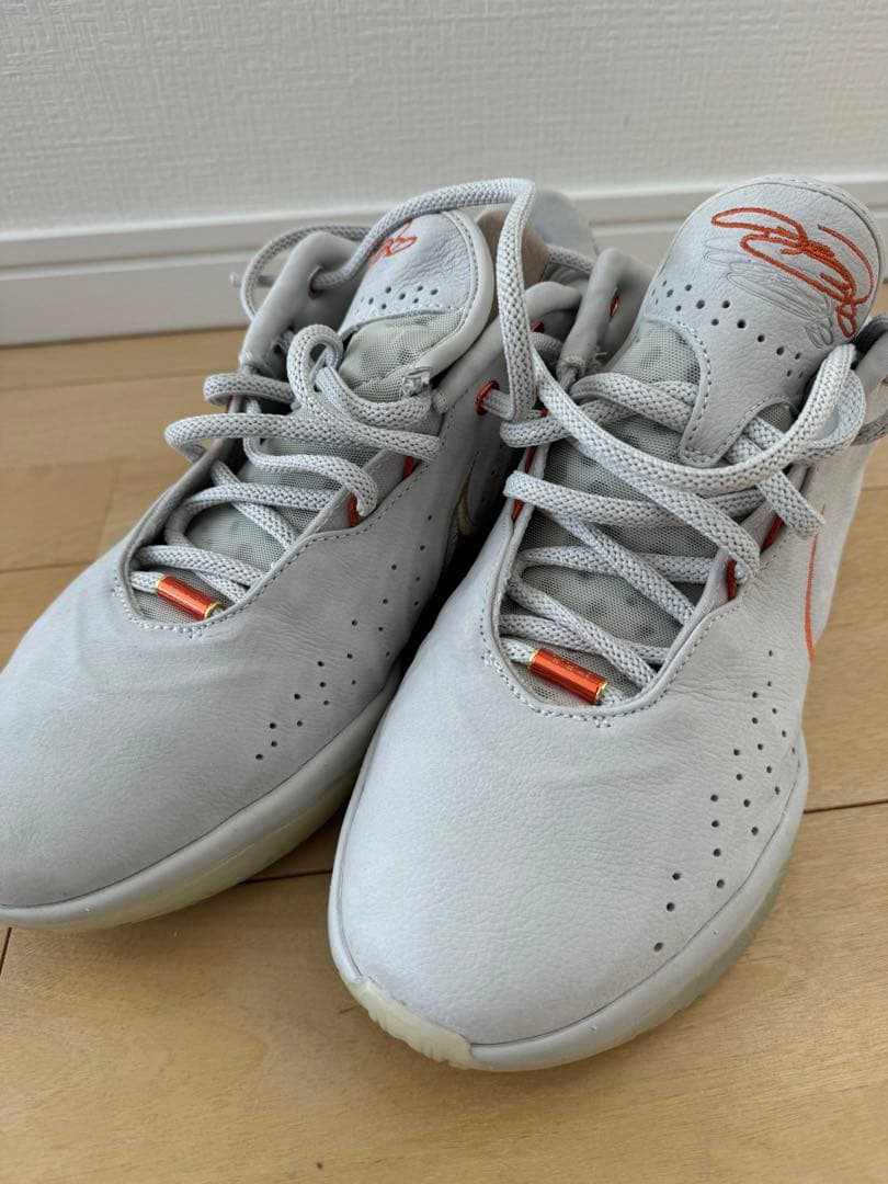 Nike バスケットボールシューズ ホワイト/オレンジ