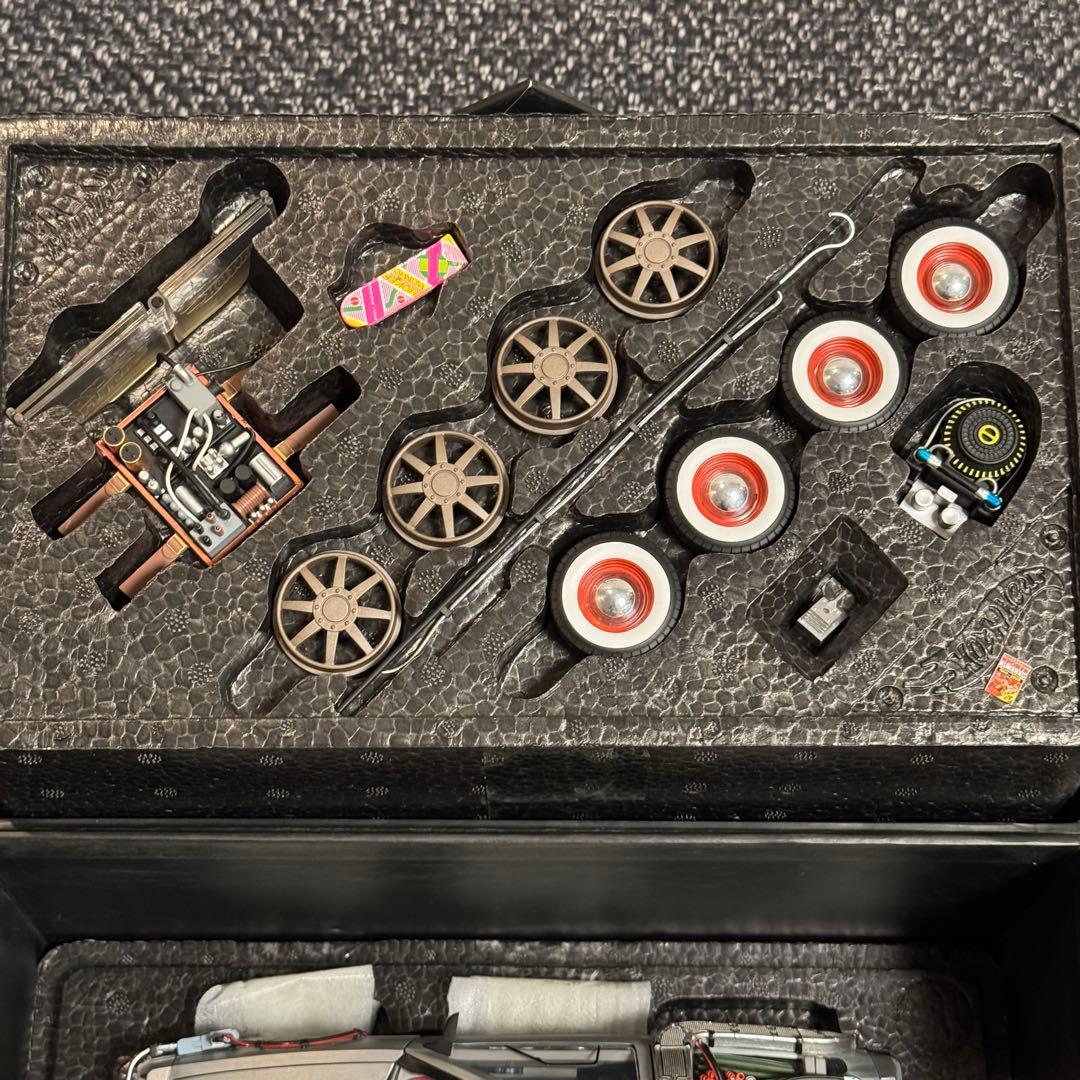 デロリアン 1/18 アルティメットエディション バック