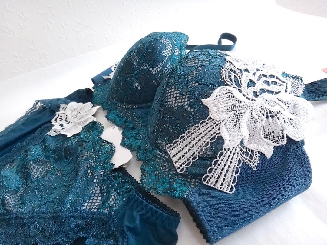 ワコール ルジェ ブラジャーC75 &ショーツL 緑白レーススワロ