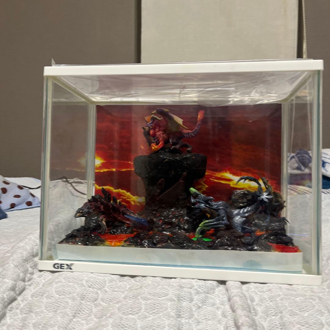 モンハンジオラマ 火山 フィギュア4体付き - メルカリ