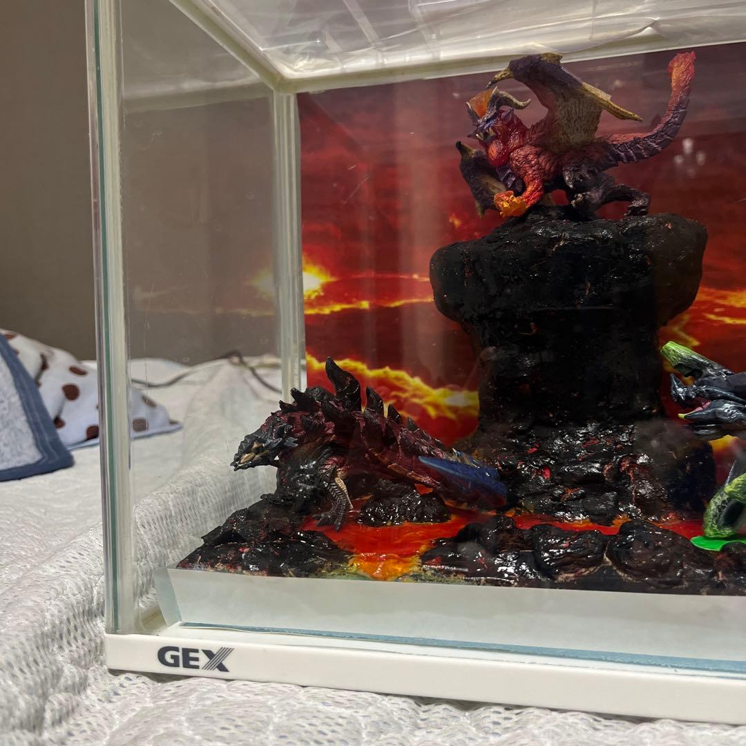 モンハンジオラマ 火山 フィギュア4体付き - メルカリ