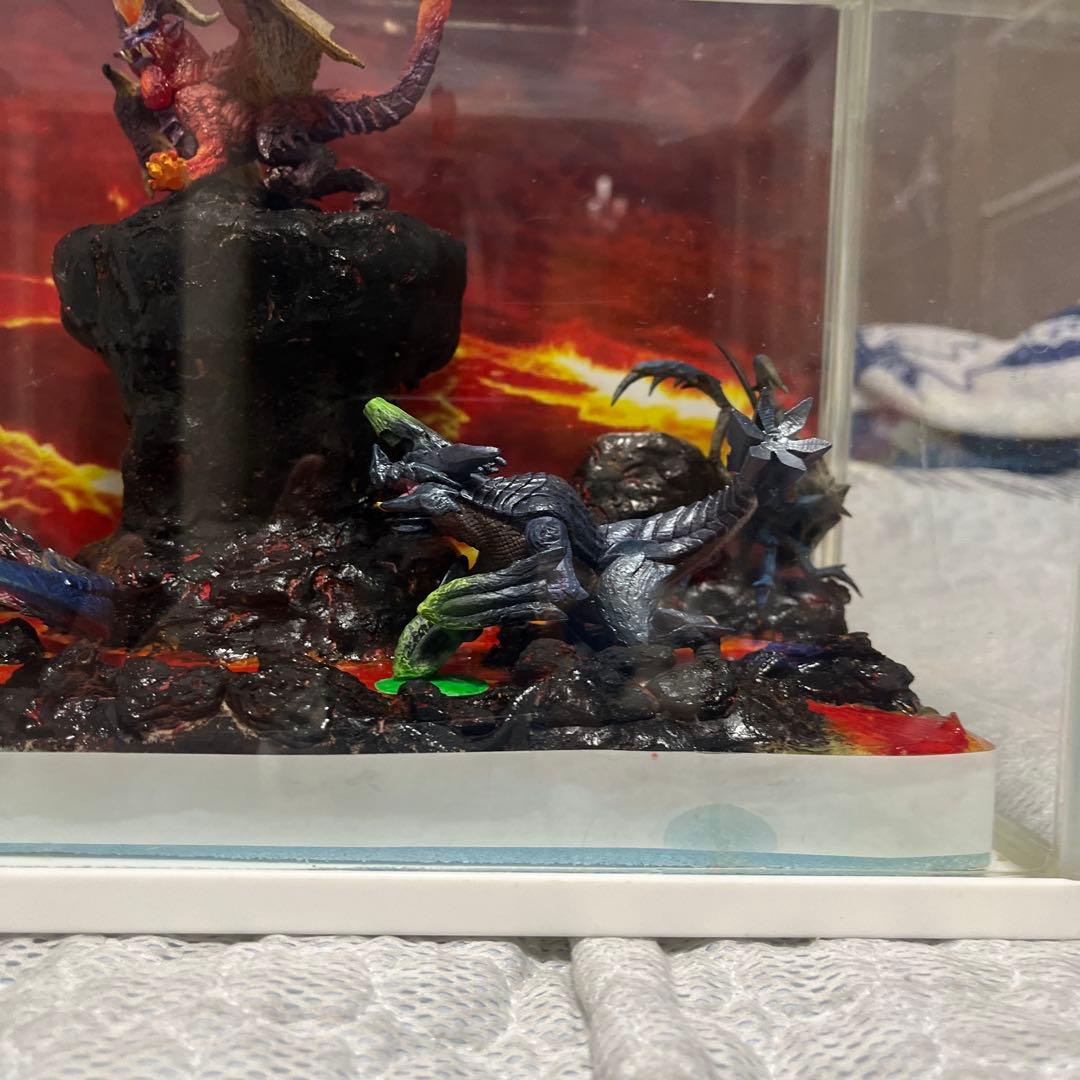 モンハンジオラマ 火山 フィギュア4体付き - メルカリ