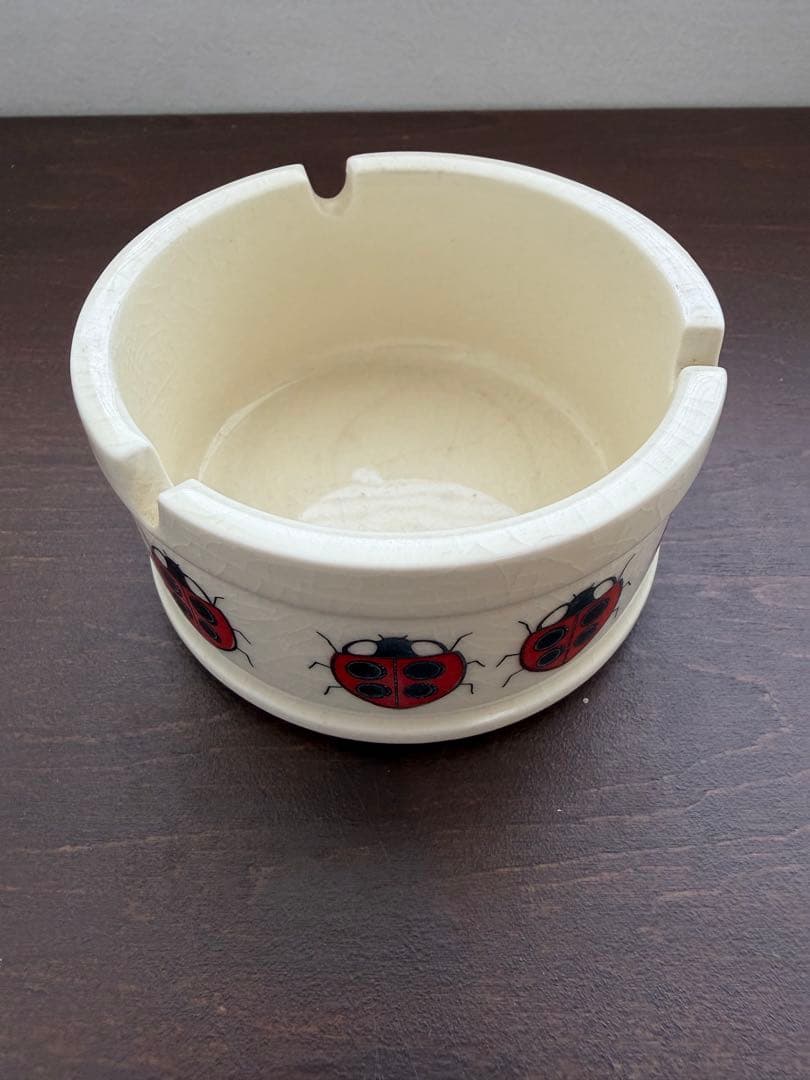 てんとう虫デザイン 陶器製灰皿 - メルカリ