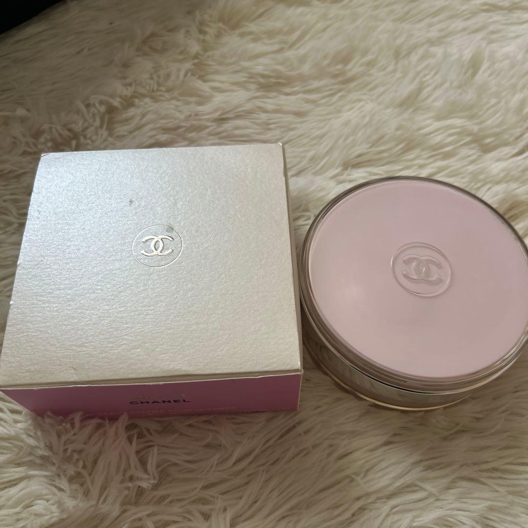 CHANELチャンスクリームサテン