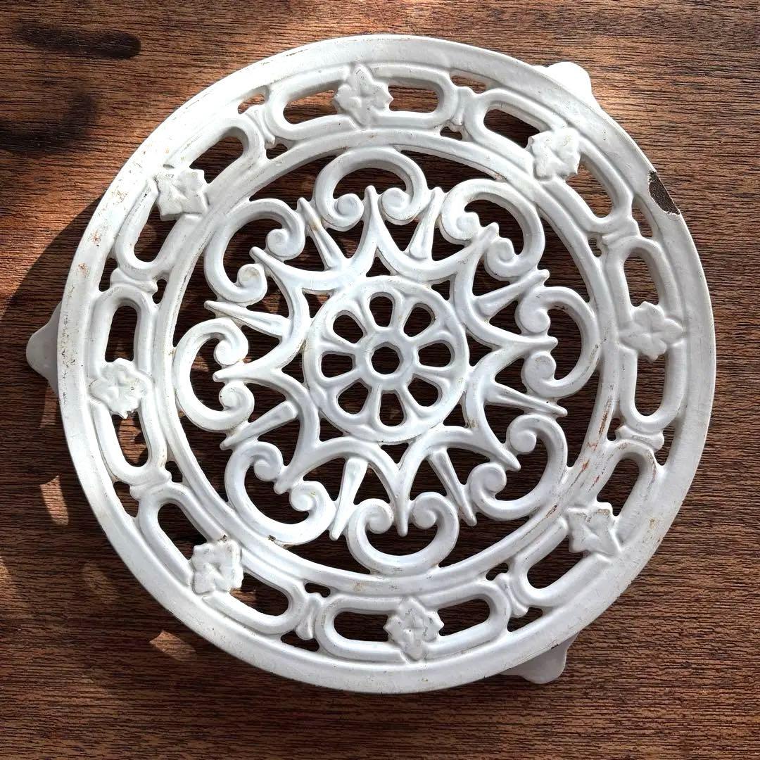 フランスアンティーク トリベットDECOTEC 白い鋳物の鍋敷