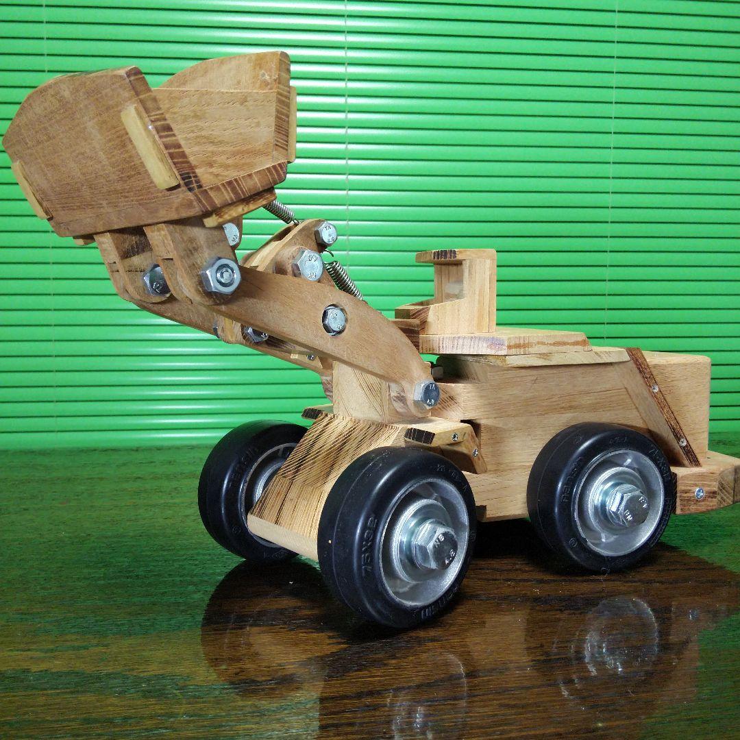 ３★ゴム車輪と欅板材のコマツ超大型ホイールローダーWA1200-6型の動く模型