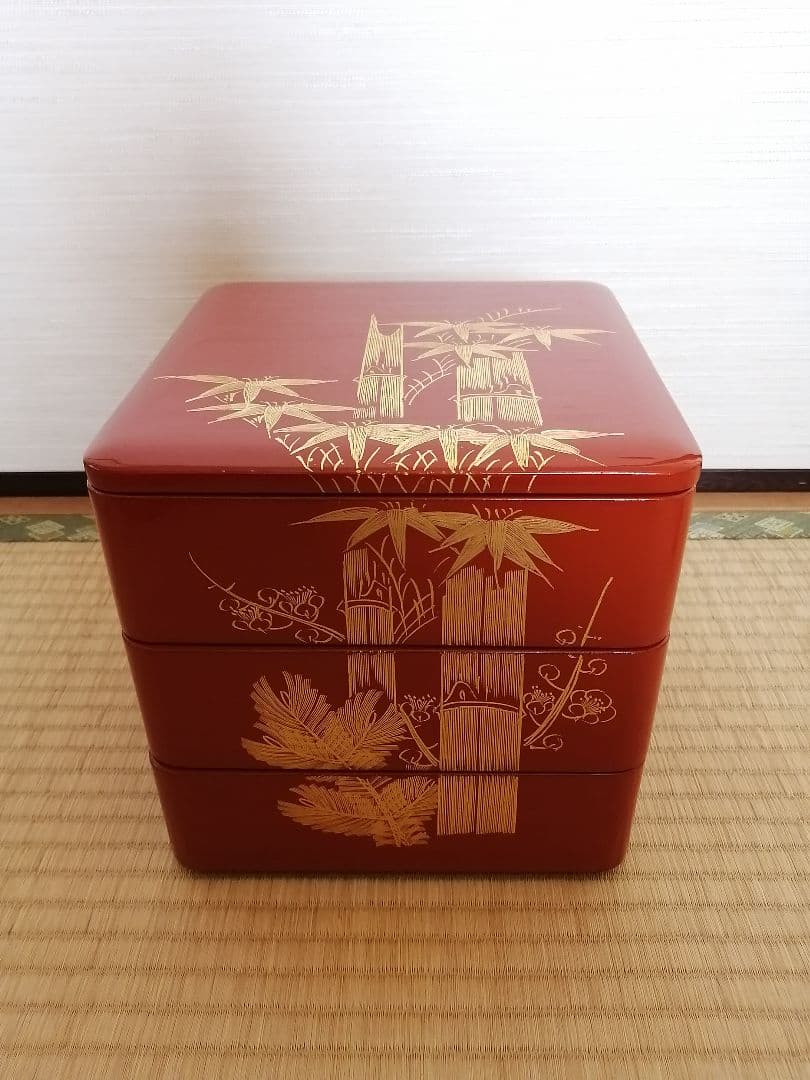 【輪島塗】本日限定　3段　重箱　漆　天然木 輪島塗重箱 角形 胴張り 三段 -四季草花の蒔絵仕上げ- [朱色/黒色