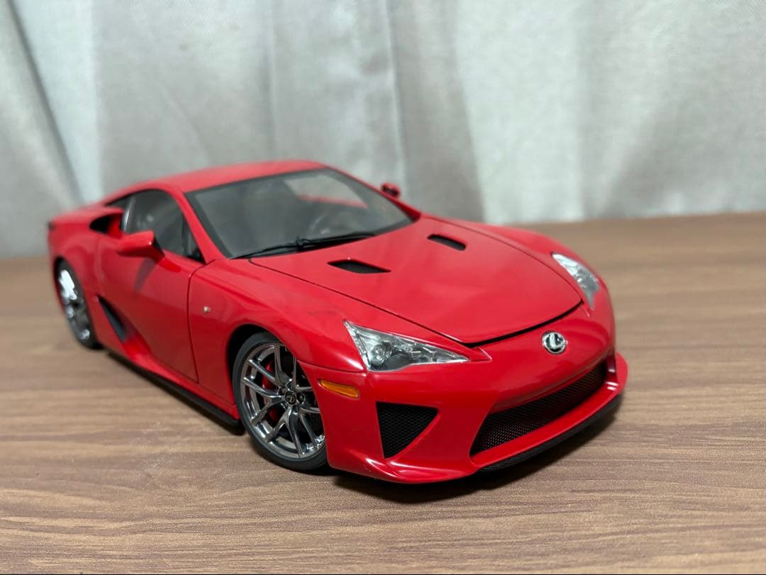 オートアート製 1/18 レクサスLFA レッド