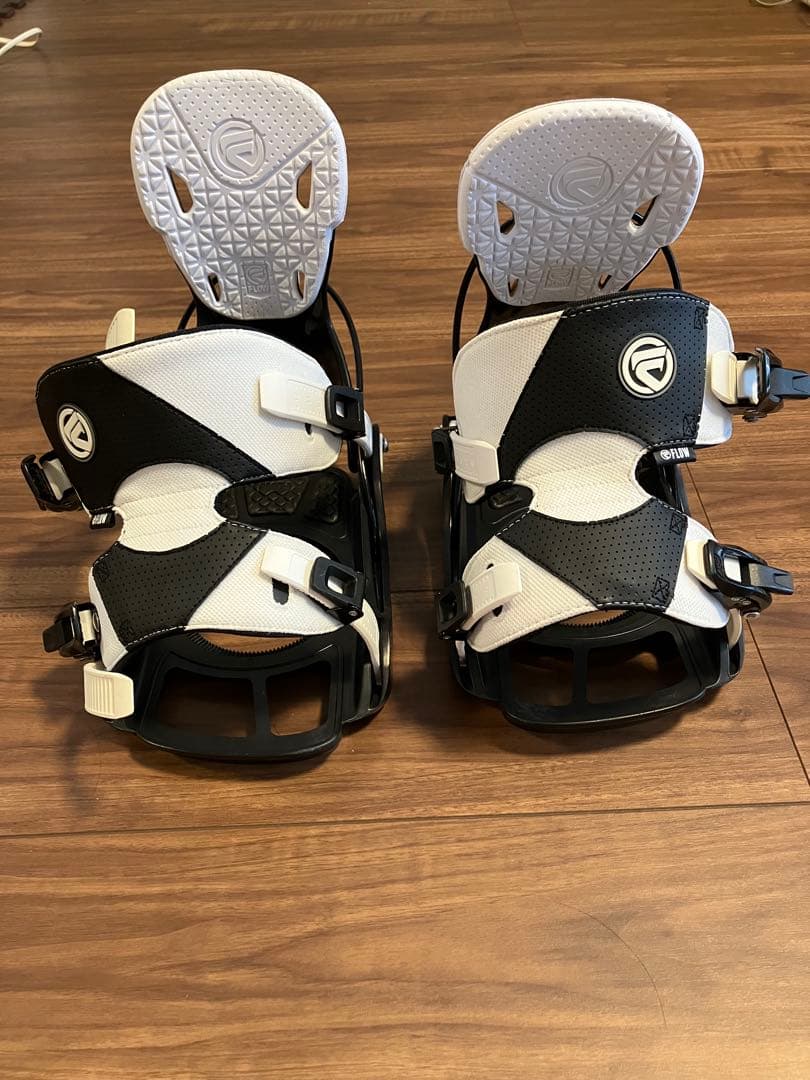 m*o様 FLOW スノーボード ビンディング ホワイト/ブラック　FIVE L