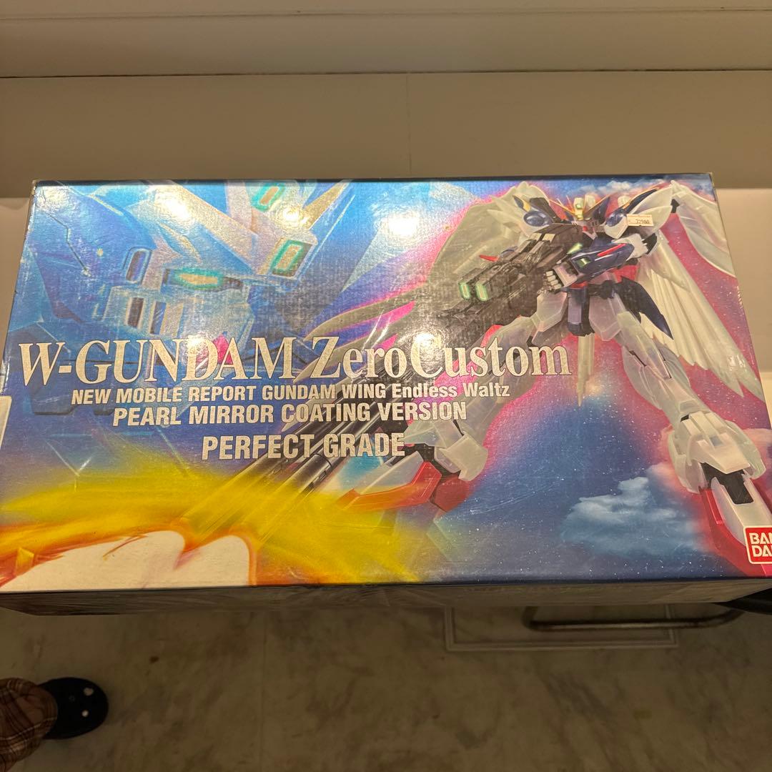 PG ウイングガンダムゼロカスタム（EW版）パールミラーコーティングVer. MG 1/100 ウイングガンダム ゼロ(エンドレスワルツ版 パールミラー