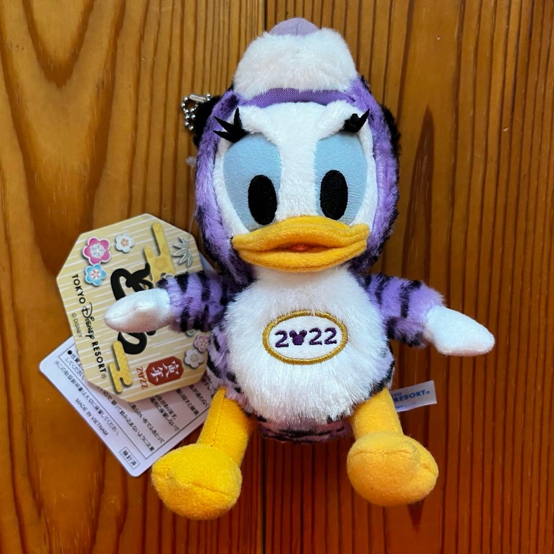 東京ディズニーリゾート】デイジー 干支(虎) ぬいぐるみバッジ - メルカリ