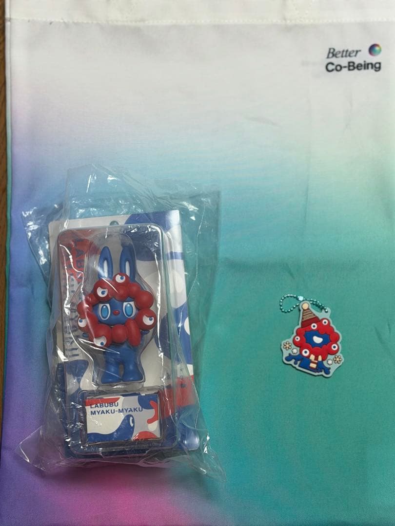 『万博』MYAKU-MYAKU LABUBU ストラップ付きフィギュア