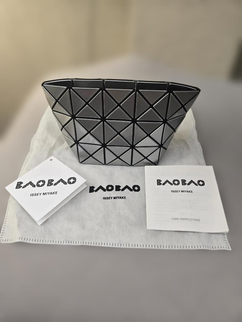 BAO BAO ISSEY MIYAKE シルバーポーチ - メルカリ