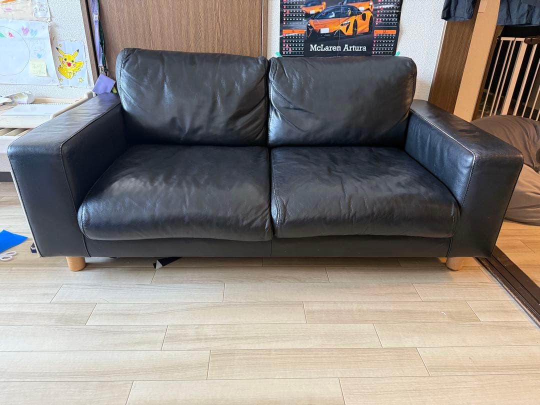 黒のレザー2人掛けソファ