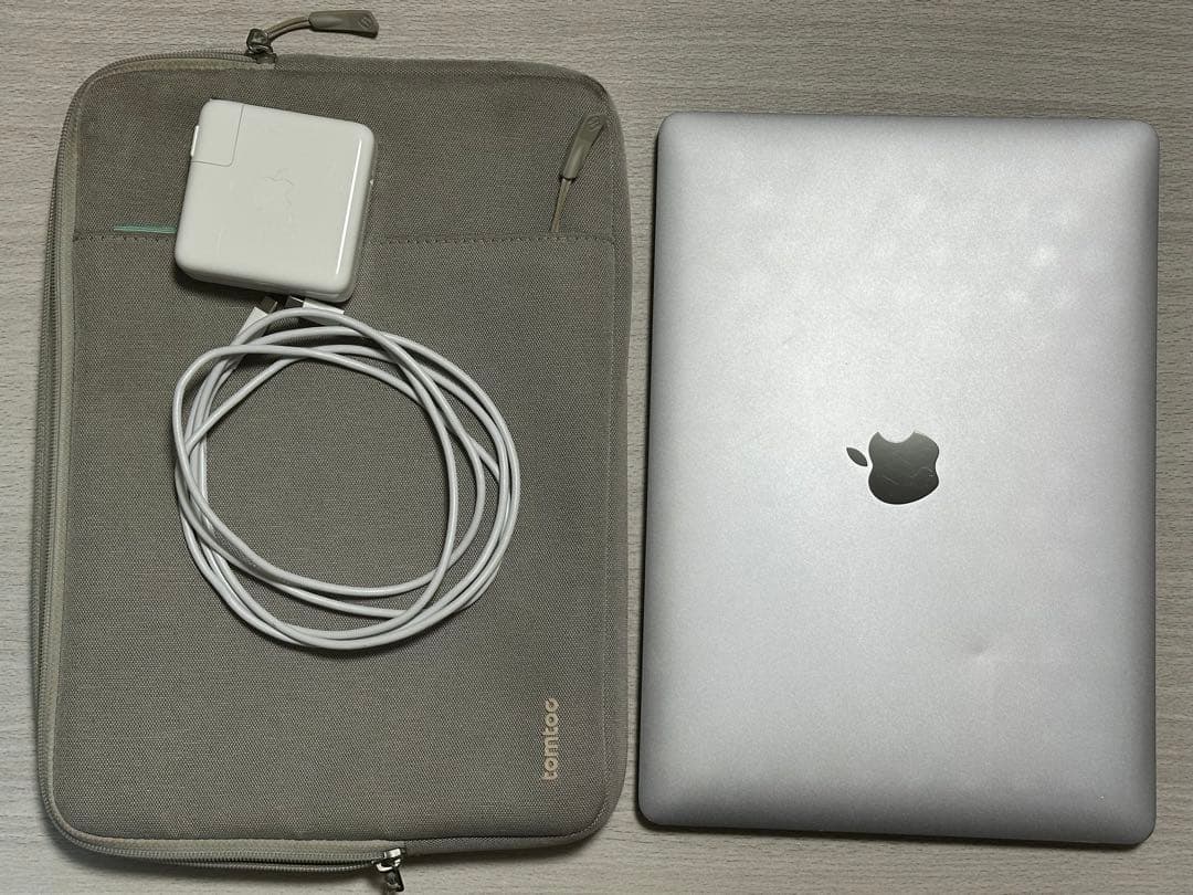 MacBook Pro M1 2020 13インチ 純正充電器・ケース付き 13インチMacBook Proの純正アダプタより約60%小型化。PowerIQ 3.0対応