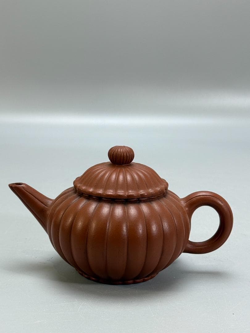 中国茶器　紫砂壺　宜興 在銘 朱泥 菊形 急須 底款：顧景舟 宜兴顾景舟紫砂壶价格《六方雪华壶》-大师印章简介