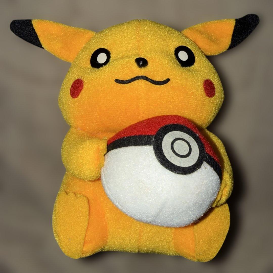 ピカチュウ ぬいぐるみ モンスターボール付き