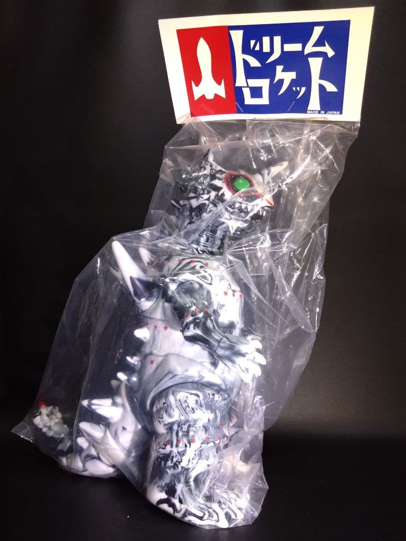 ドリームロケット 怪獣ロボット(黒白マーブル) ソフビ 墓場の画廊×ドリームロケット第二弾‼︎暗闇で光る、怪獣ロボットが出現