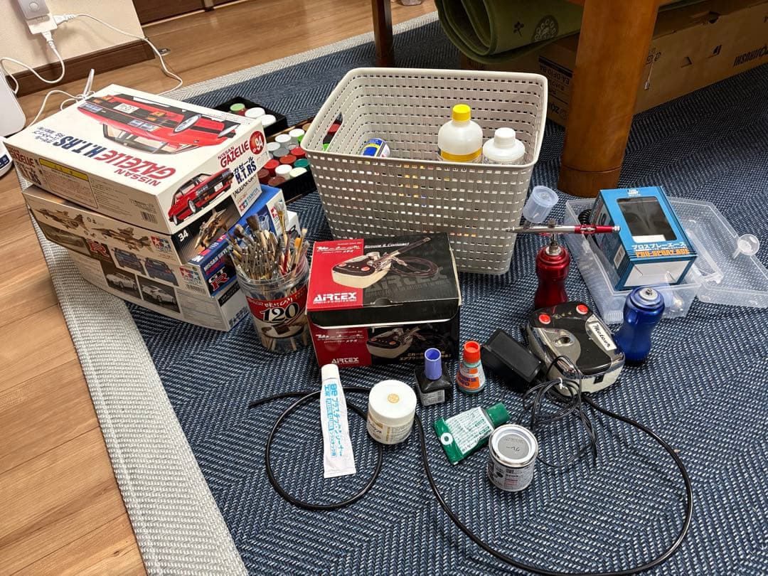 プラモデル　用具一式　塗料　スプレーなど