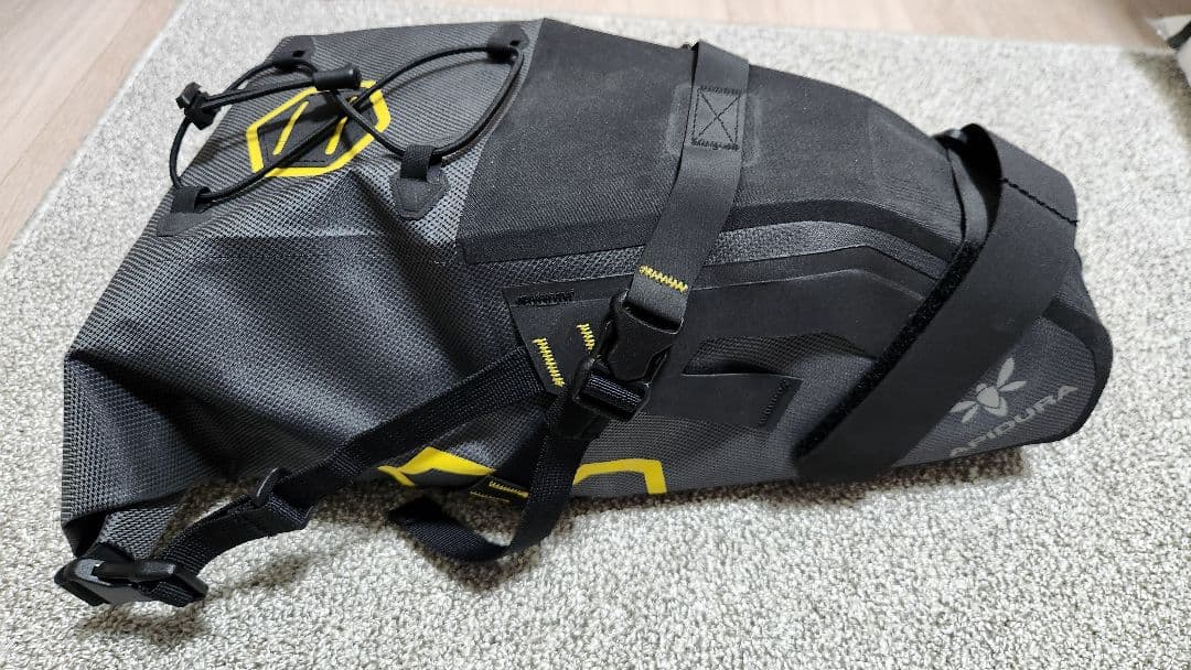 アピデュラ　サドルバッグ　9L