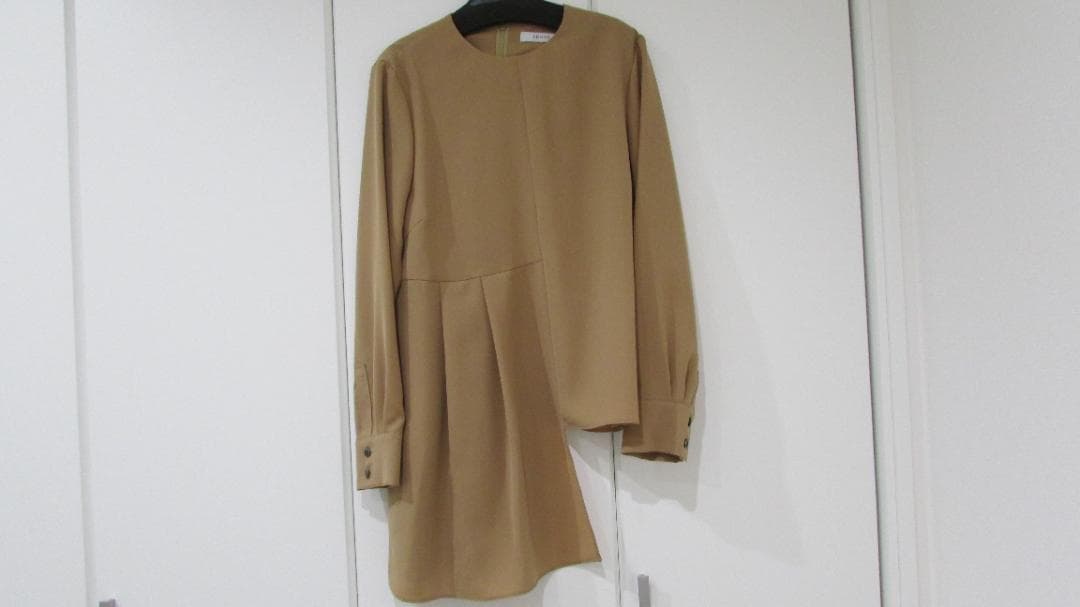 試着のみ　ADORE アドーア　アシンメトリー　ブラウス